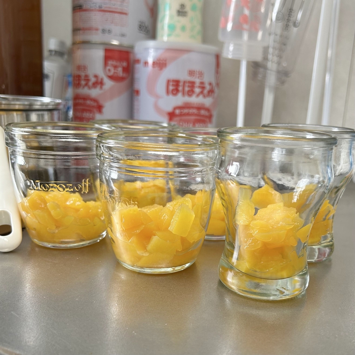 容器に入った黄桃