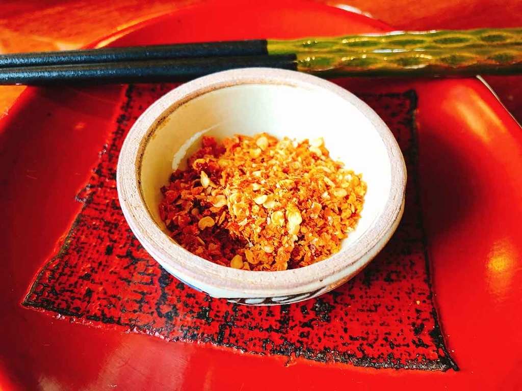 ゆしどうふスープにかける手作り唐辛子（沖縄第一ホテル「薬膳朝食」）【適材適食】小園亜由美（管理栄養士・野菜ソムリエ上級プロ）