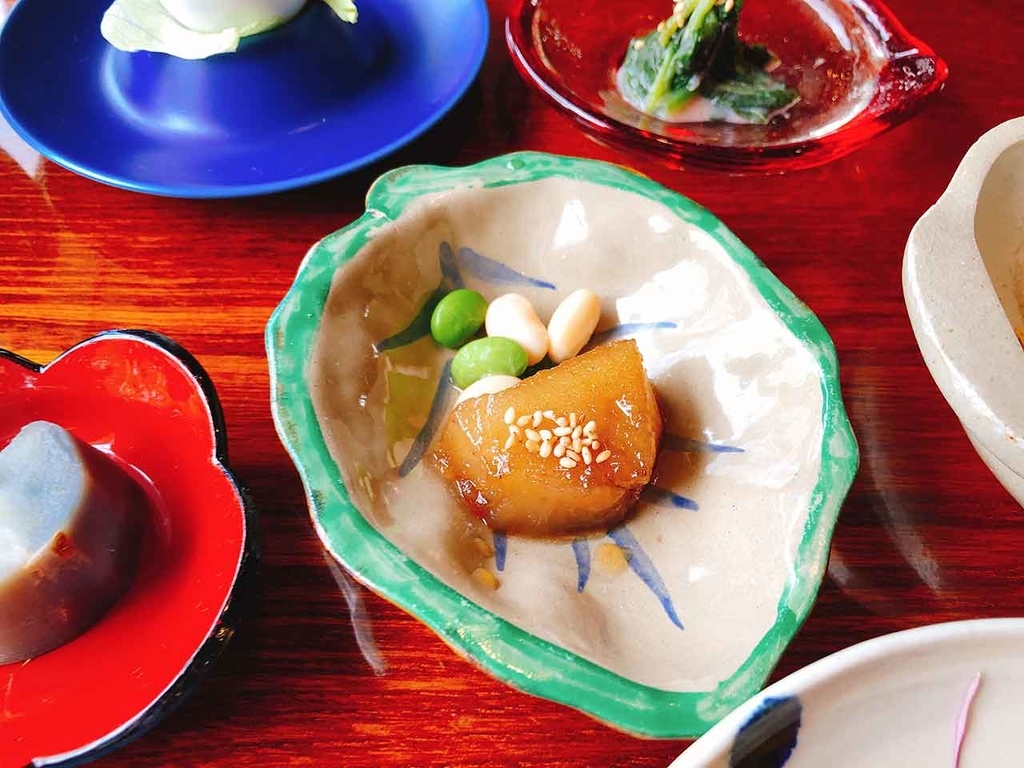 「田芋」の煮物　大豆添え（沖縄第一ホテル「薬膳朝食」）【適材適食】小園亜由美（管理栄養士・野菜ソムリエ上級プロ）