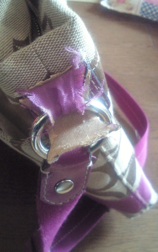 コーチの修理；バッグのショルダーストラップ付け根が切れたK's