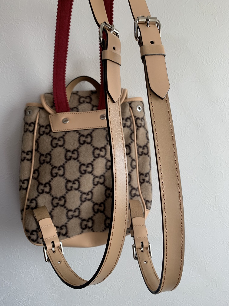 GUCCI バックパック　背負う紐切れました　ジャンク グッチのバックパックの修理；「（肩紐を）おしゃれに長くして使い