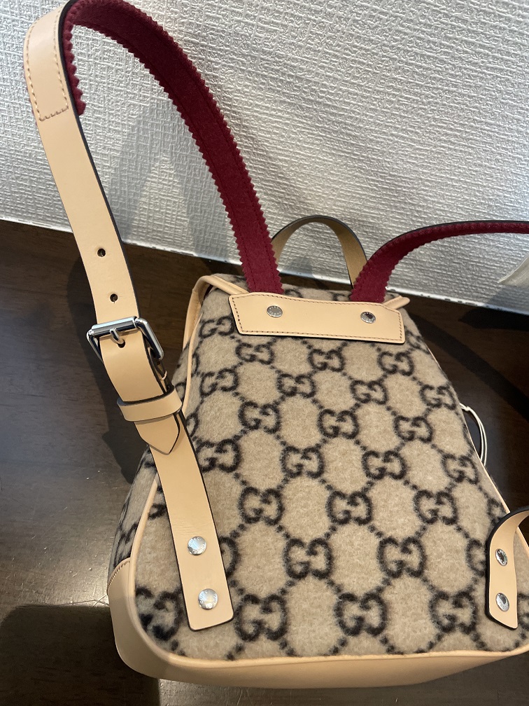 グッチのバックパックの修理；「（肩紐を）おしゃれに長くして使い