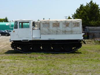 駐屯地の様子５_78式雪上車.JPG