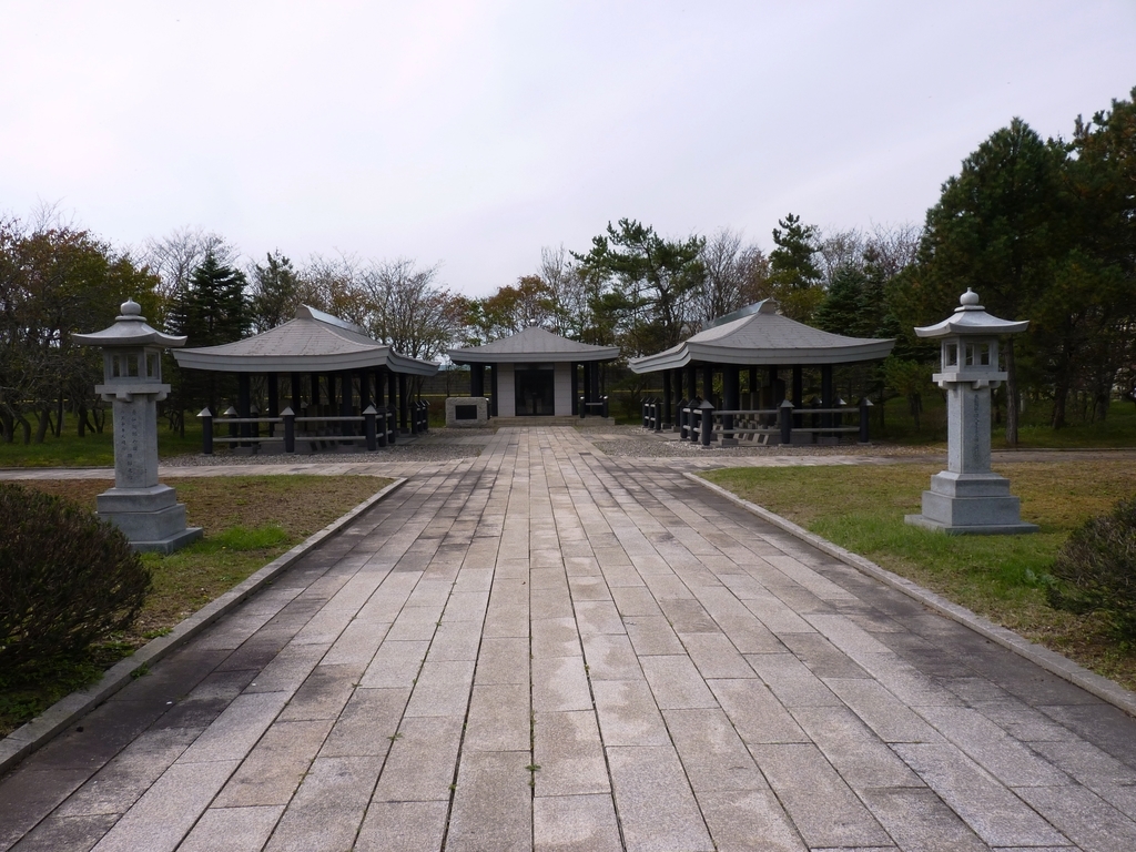 史跡】北海道苫小牧市勇払 八王子千人同心の墓 - 藻岩颪に豊河の