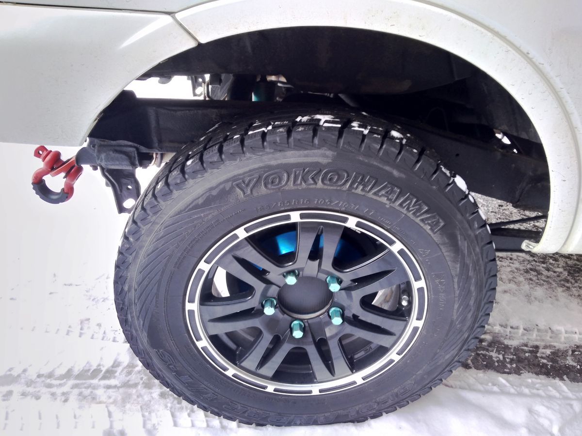 BLIZZAK DM-V3 215/70R16 スタッドレスタイヤ　ジムニー ブリザック DMーV3 【新品】ジムニーシエラ スタッドレスタイヤ