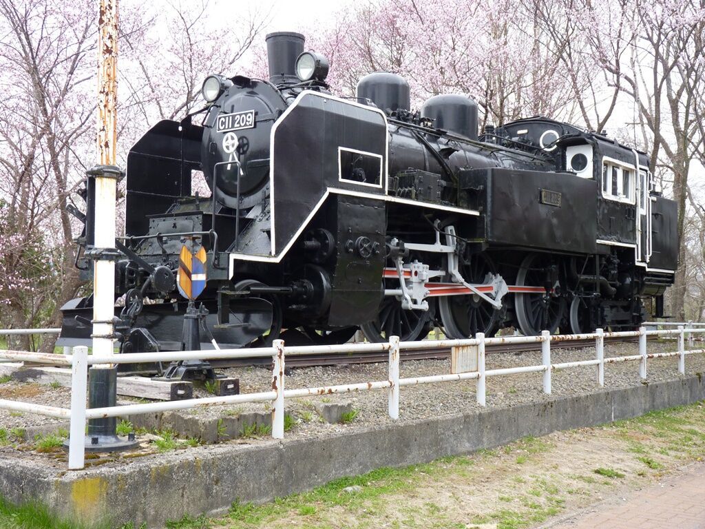 標津郡中標津町 中標津町郷土館のSL保存機 C11 209号機 前照灯2個の