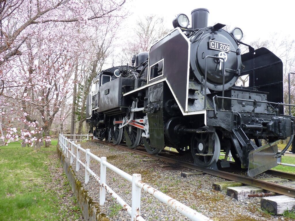 標津郡中標津町 中標津町郷土館のSL保存機 C11 209号機 前照灯2個の