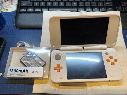 任天堂2DS-LLのバッテリー交換 - けすらんど はてなぶろぐ出張所(仮)