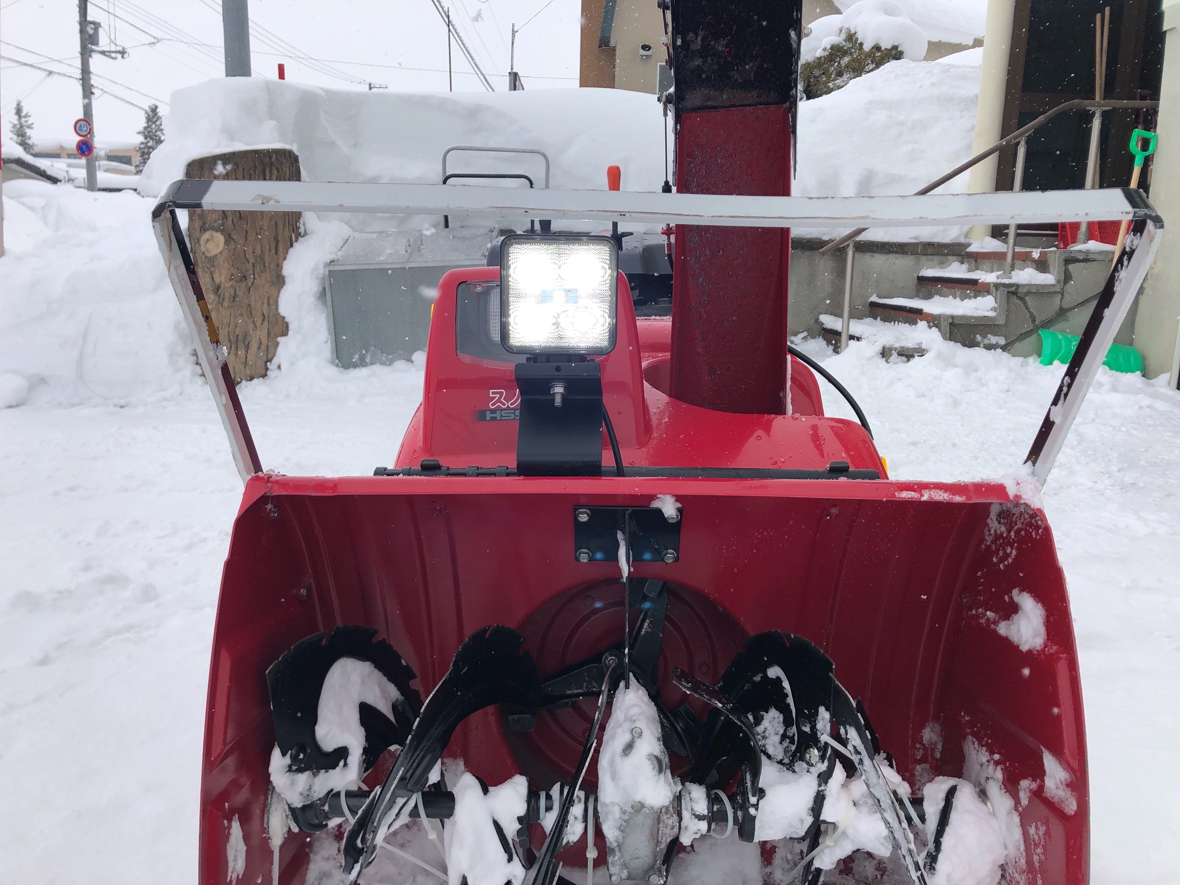 HONDA除雪機 HSS1170iのライトをLEDにした(追記有り) - 青空