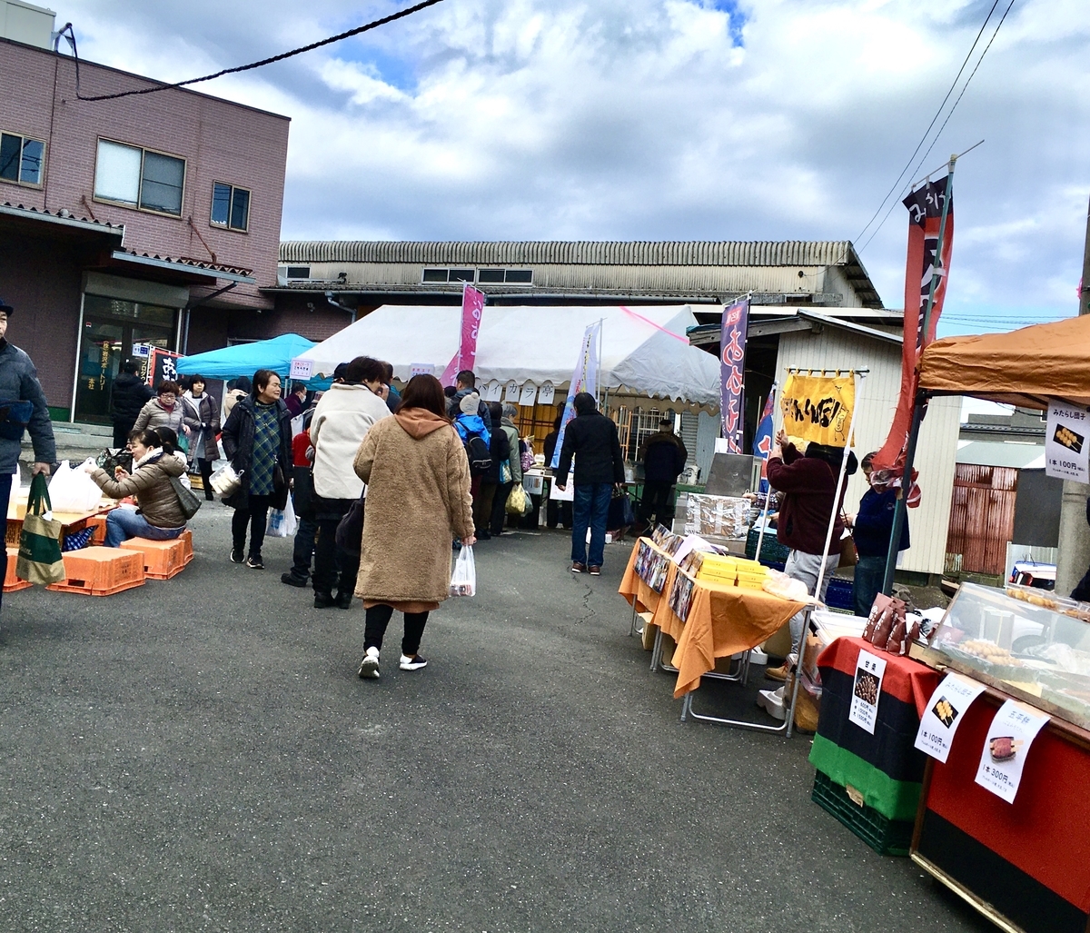 たまご野の朝市の様子