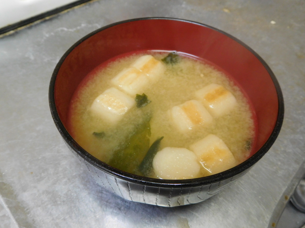 わかめとお麩のみそ汁