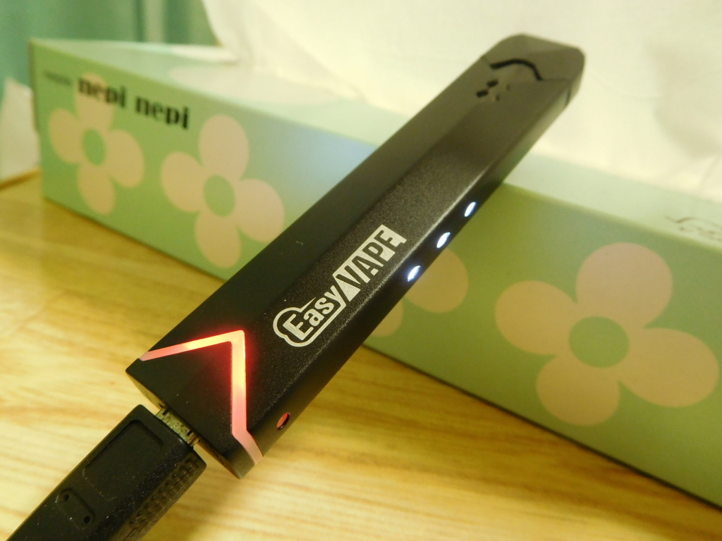 充電中のイージーVAPEレインボー