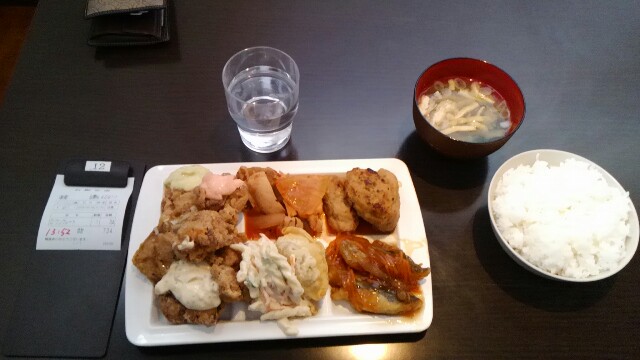 高円寺 じっこ ワンプレートのせ放題ランチ 680 税別 楽しくなければごはんじゃない