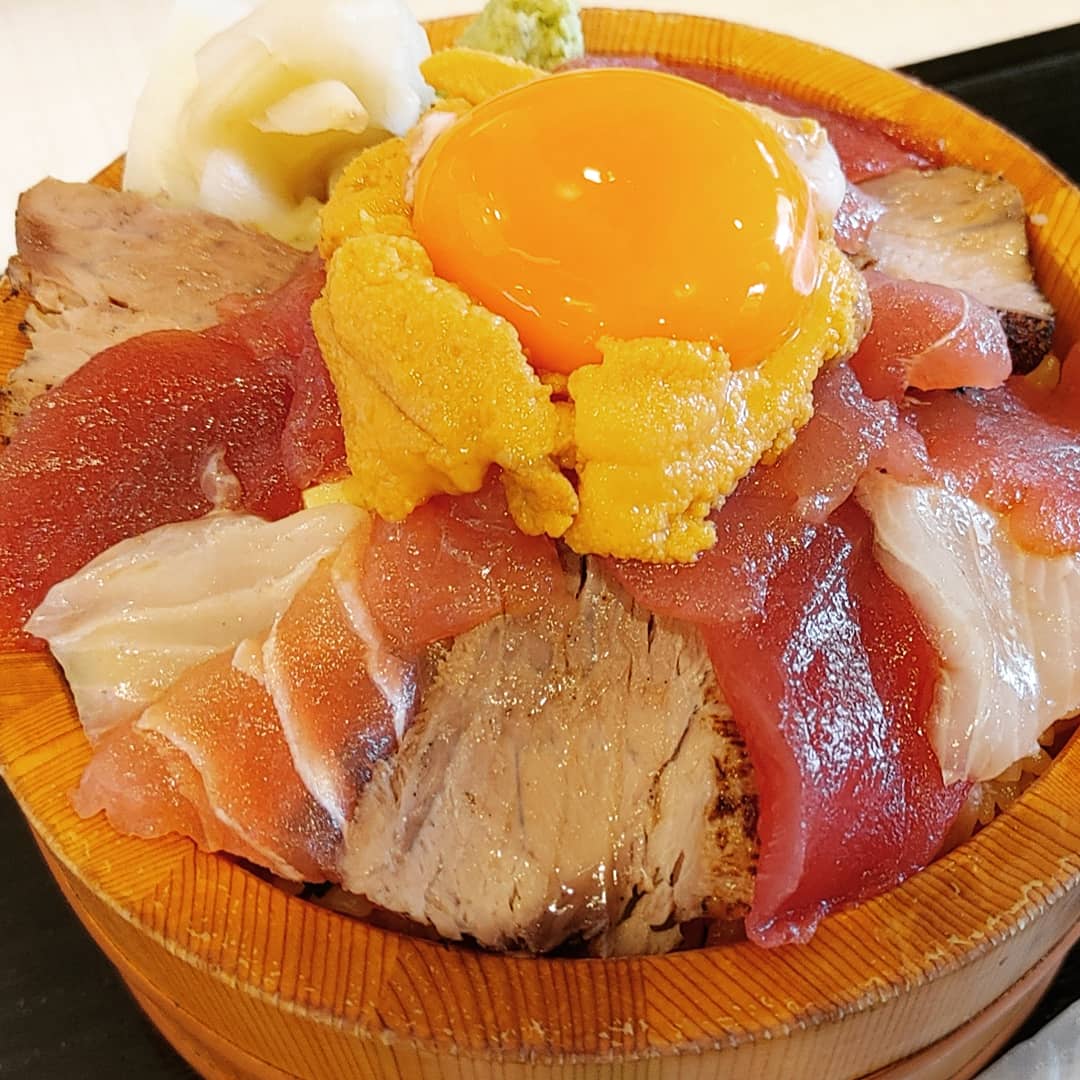鴨居 築地青空三代目 ららぽーと横浜 ウニたま海鮮丼 1490 楽しくなければごはんじゃない