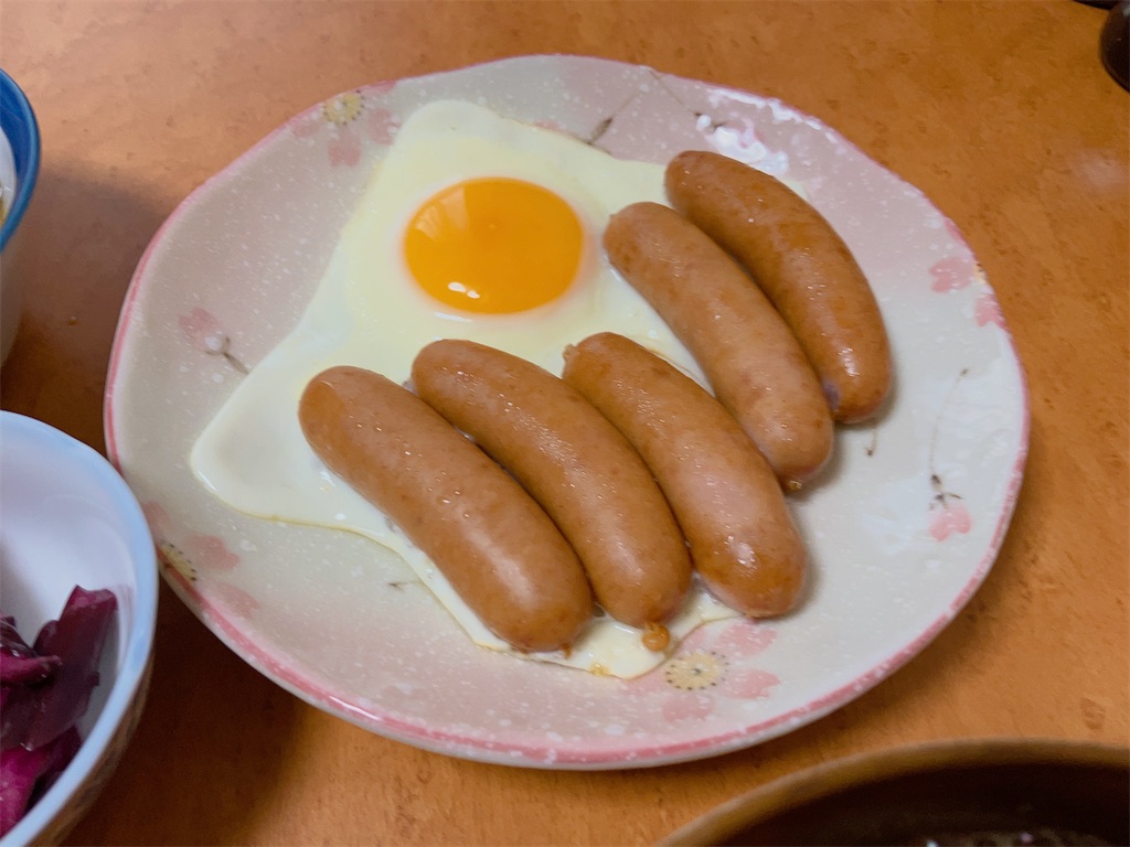 まくらがの里で購入した、太いソーセージエッグと杉本納豆の朝ご飯 - 外ごはん家ごはん, image size:1024x768