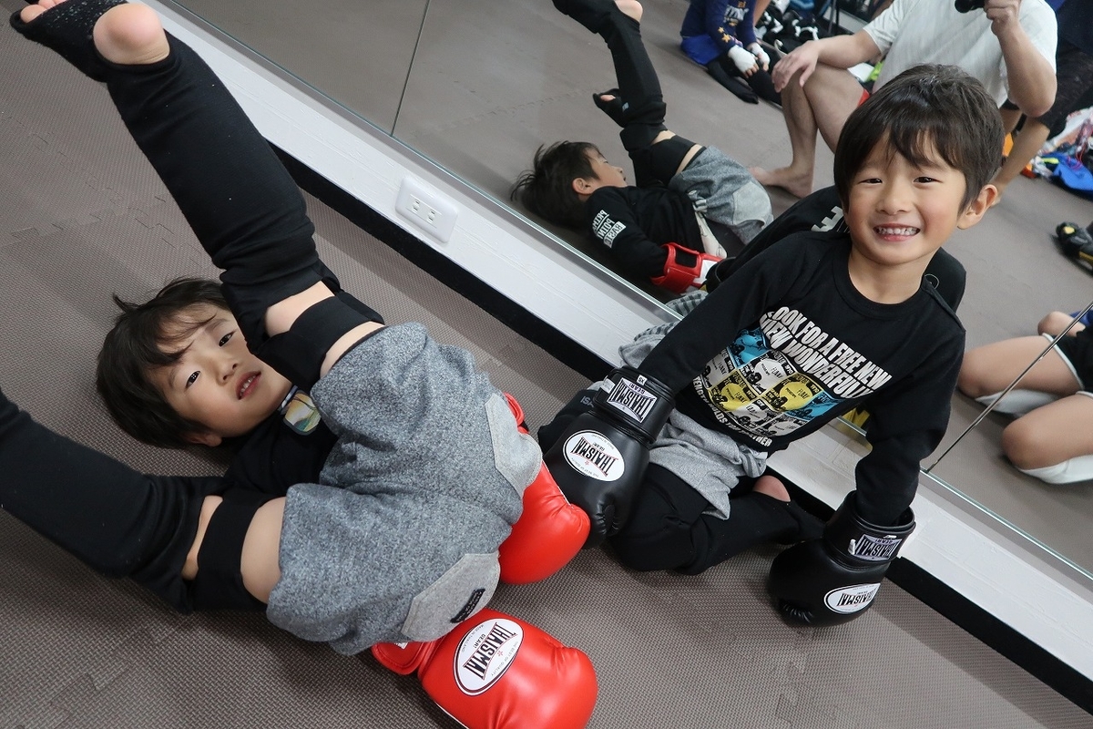 久喜キックボクシング 5歳の双子ちゃんはいつも仲良し Kuki Shobukai Gym S Blog 久喜キックボクシング 5歳の双子ちゃんはいつも仲良し Kuki Shobukai Gym S Blog