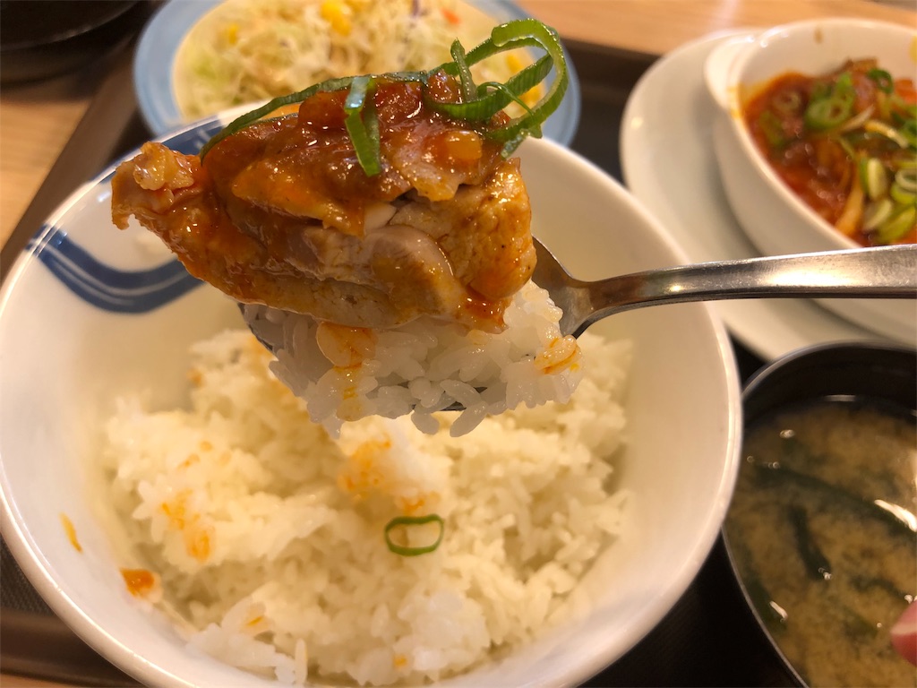 松屋新商品 ごろごろチキンのチリソース定食 ジューシーな鶏もも肉とチリソースの相性は抜群だぜ クッキング父ちゃん食べ歩き食レポブログ