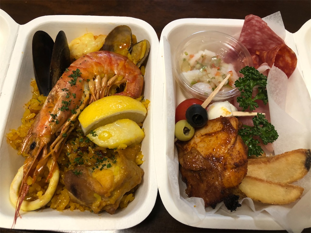 本格的なミックスパエリアとタパスの盛り合わせを家飲みで楽しむナイト