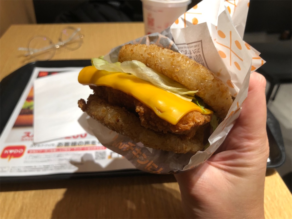 マクドナルドごはんバーガー新発売 ごはんチキンニンニク黒胡椒 を最速レビュー気になるカロリーは ご飯にチキンにニンニクに黒胡椒って美味いフラグ立てすぎじゃね クッキング父ちゃん食べ歩き食レポブログ
