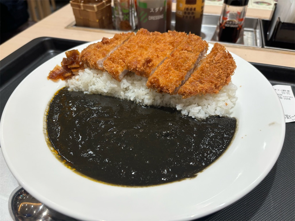 松のや新商品『ロースかつ黒カレー』を大盛りで！！ロースかつに合う