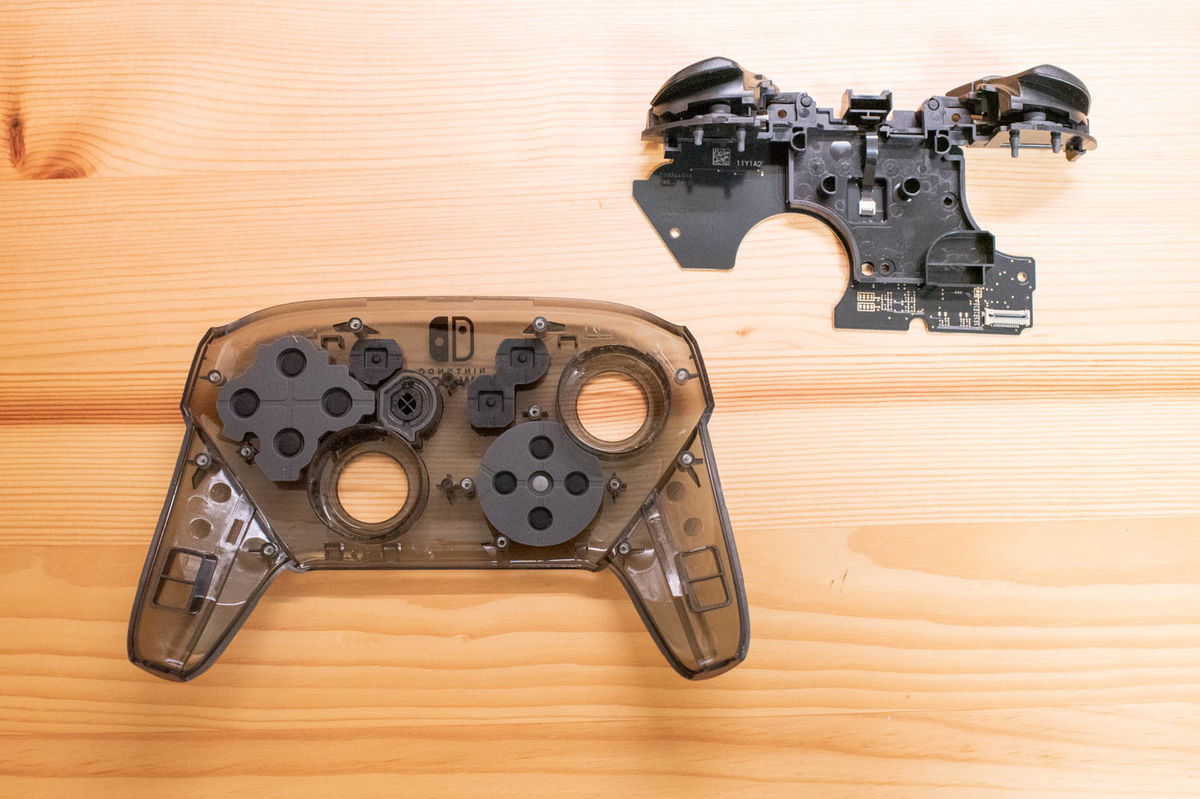 Nintendo Switch】プロコンの外装を交換したら雰囲気が変わって