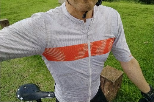 カステリのサイクルジャージの着心地が良くて公式からの返品が容易だっ