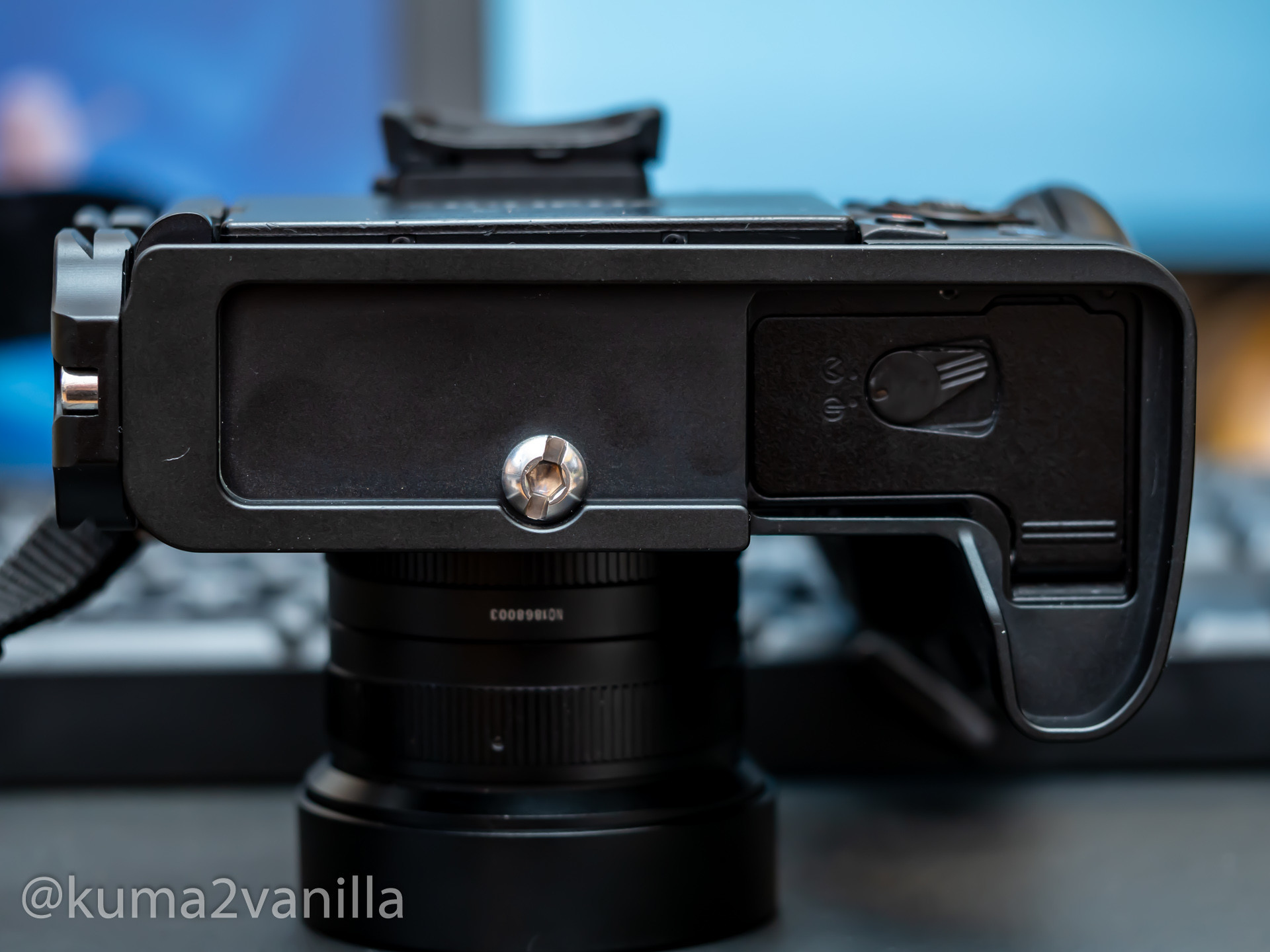 レビュー】OLYMPUS E-M1 Mark2用 アルカスイス互換 L型クイック レビュー】OLYMPUS E-M1 Mark2用 アルカスイス互換 L型クイック