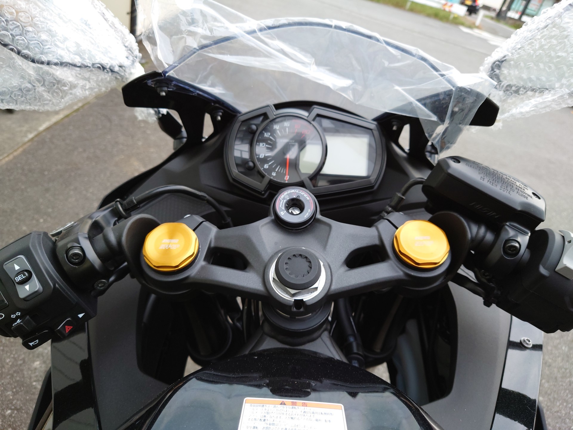 またがったぜKawasaki NINJA ZX-25R！！166cmおじさんが足つき