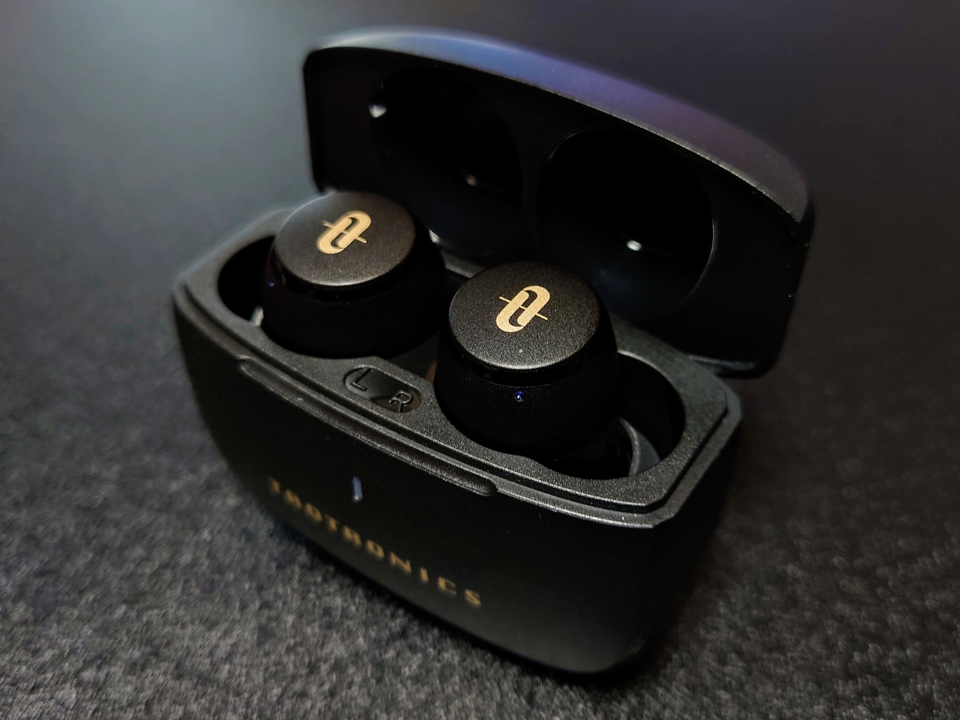 仏のイヤホンも三度まで！TaoTronics SoundLiberty 97 レビュー