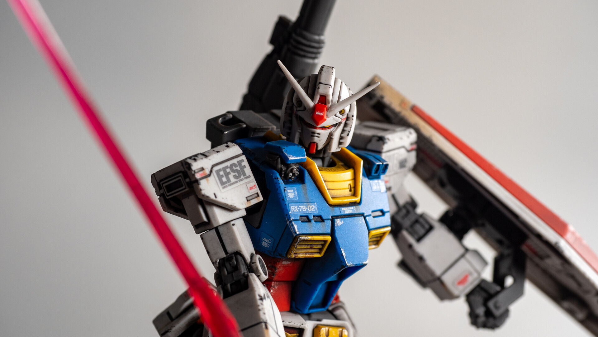 ガンプラ 製作レビュー】初心者が初めての「成形色に簡単ウェザリング