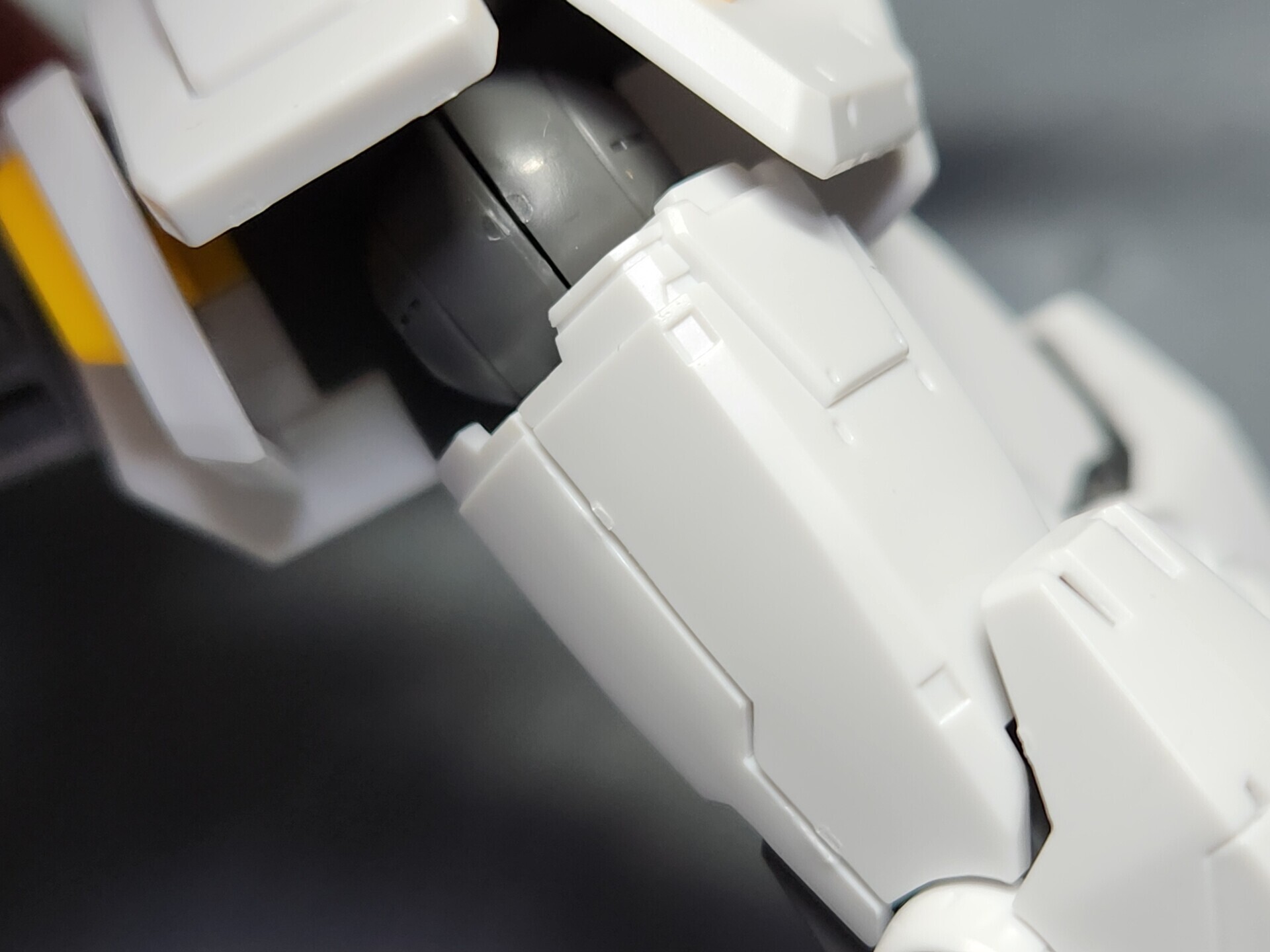 ガンプラ 製作レビュー】初心者が初めての「成形色に簡単ウェザリング