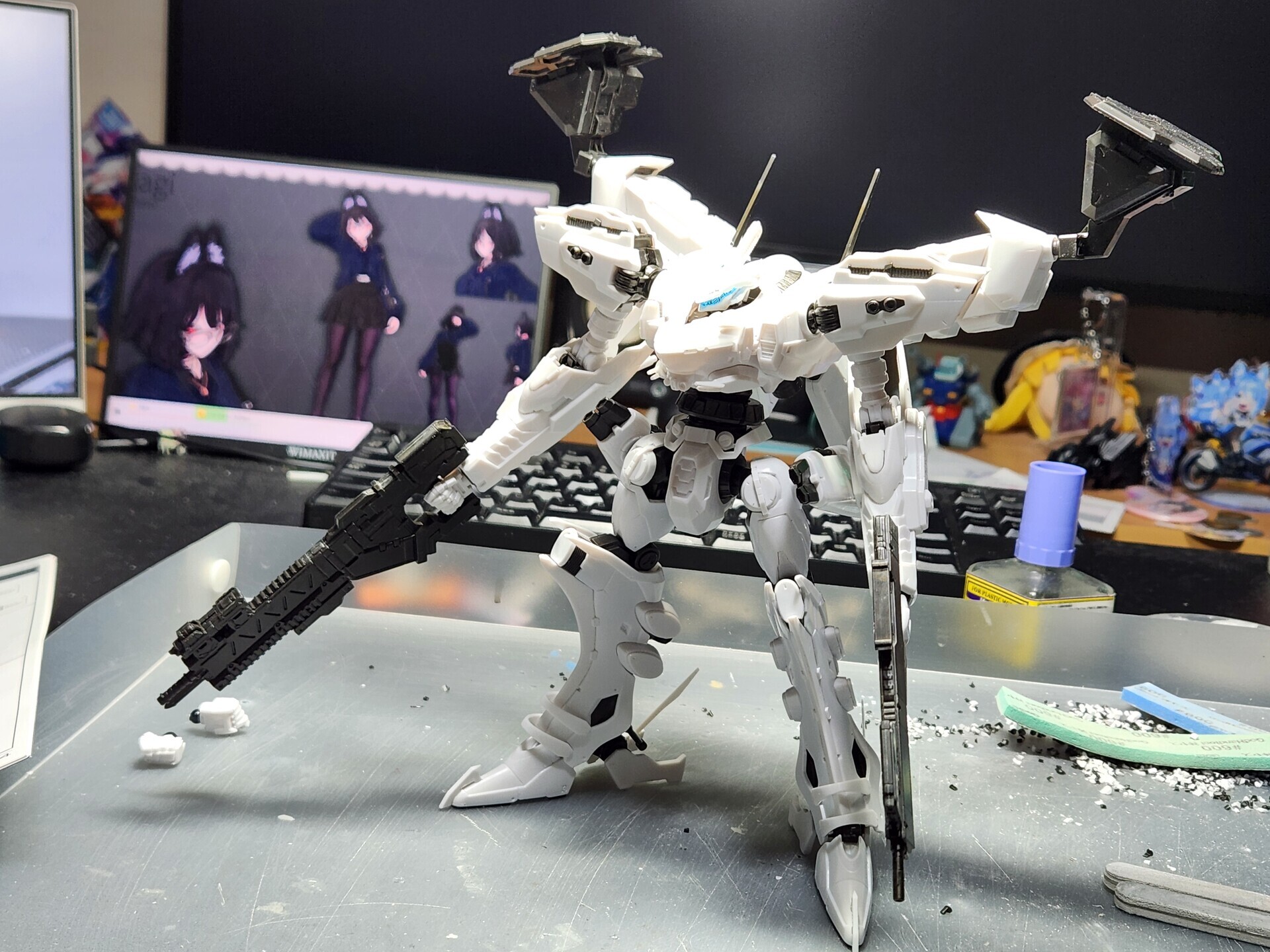 アーマードコア4A ホワイト・グリント & V.O.B セット ラインアーク ホワイト・グリント＆V.O.Bセット: プラモデル