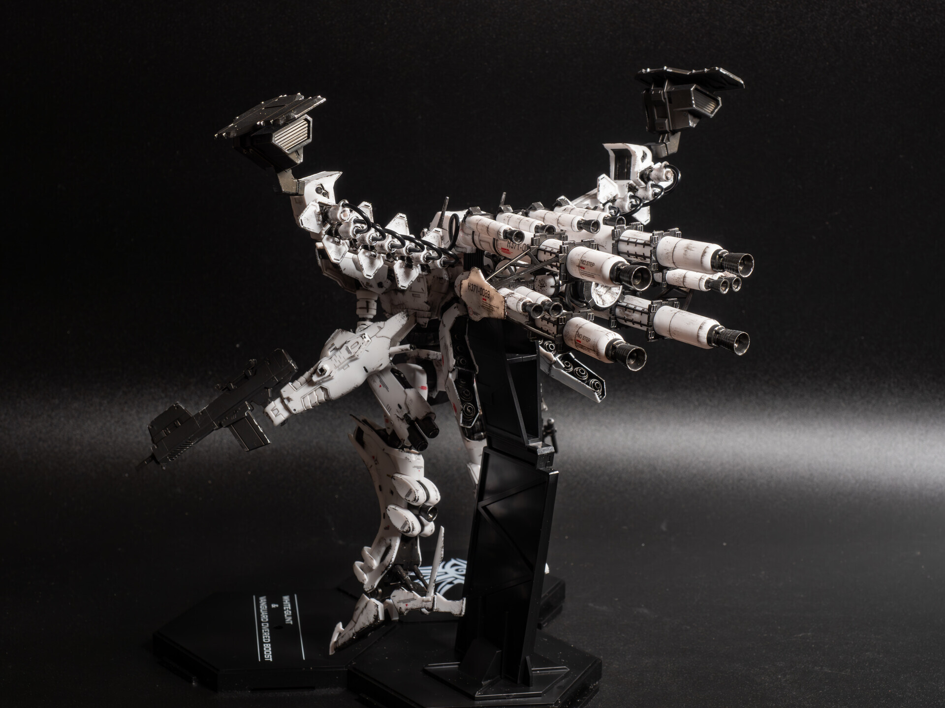 ホワイトグリント　OPイメージジオラマ付き　コトブキヤ　塗装完成品 コトブキヤ「ARMORED CORE V.I.」シリーズより「ホワイト