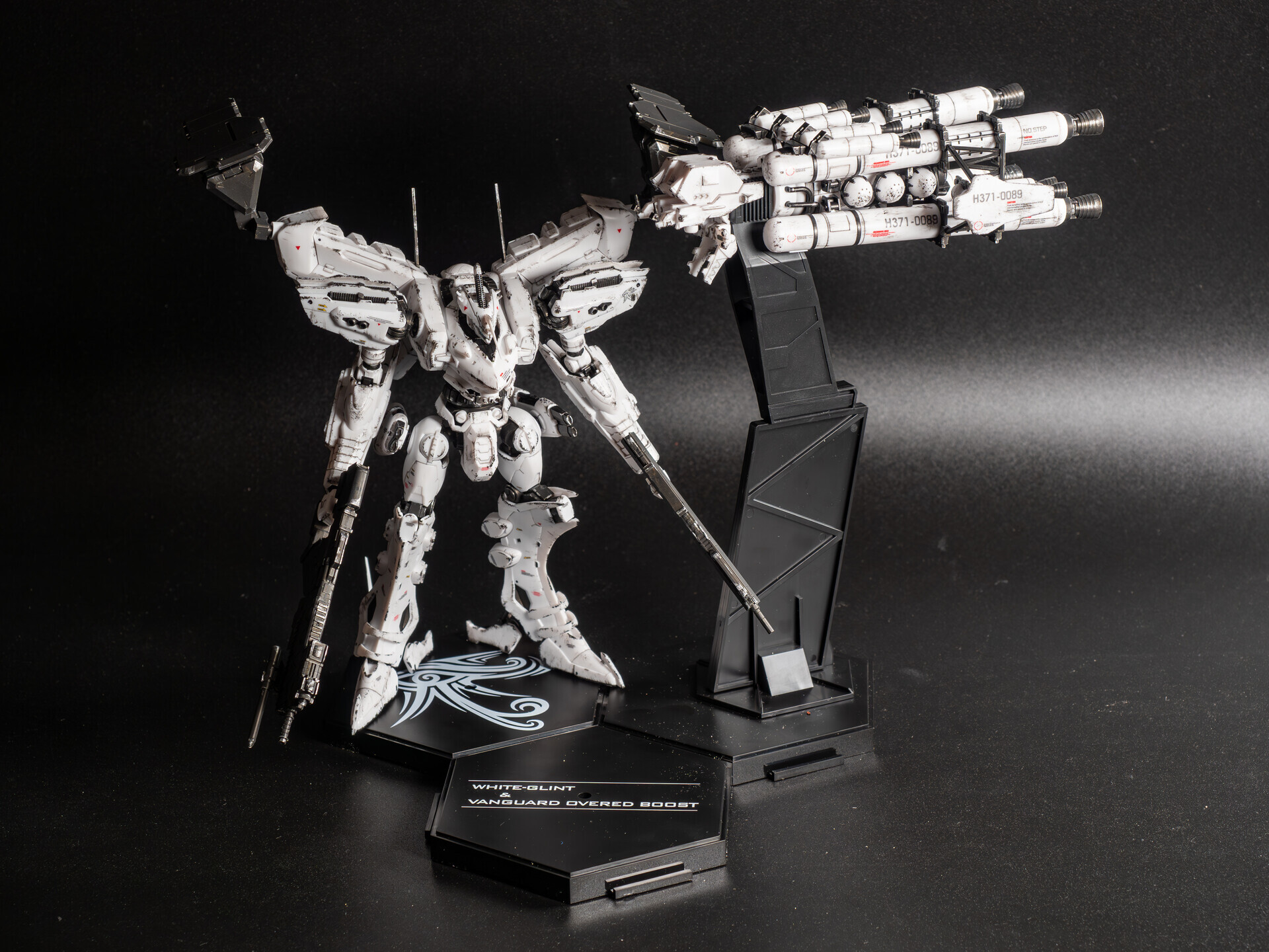 【新品未組立】コトブキヤ　アーマードコア　ホワイトグリント V.O.Bセット ラインアーク ホワイト・グリント＆V.O.Bセット｜ARMORED CORE
