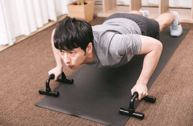 筋トレ】自宅での自重トレーニングでも高負荷が出せるメニュー4選