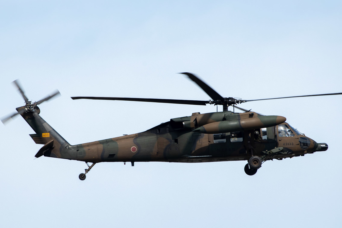 八尾空港で自衛隊の救難ヘリコプターuh 60jを撮影 偶然にやってきた珍しいヤツ 暮らしの顛末 くまくまコアラ