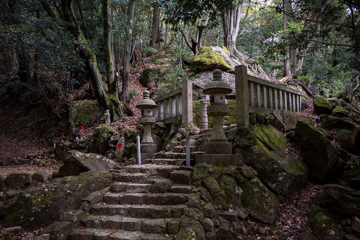 中山寺奥之院