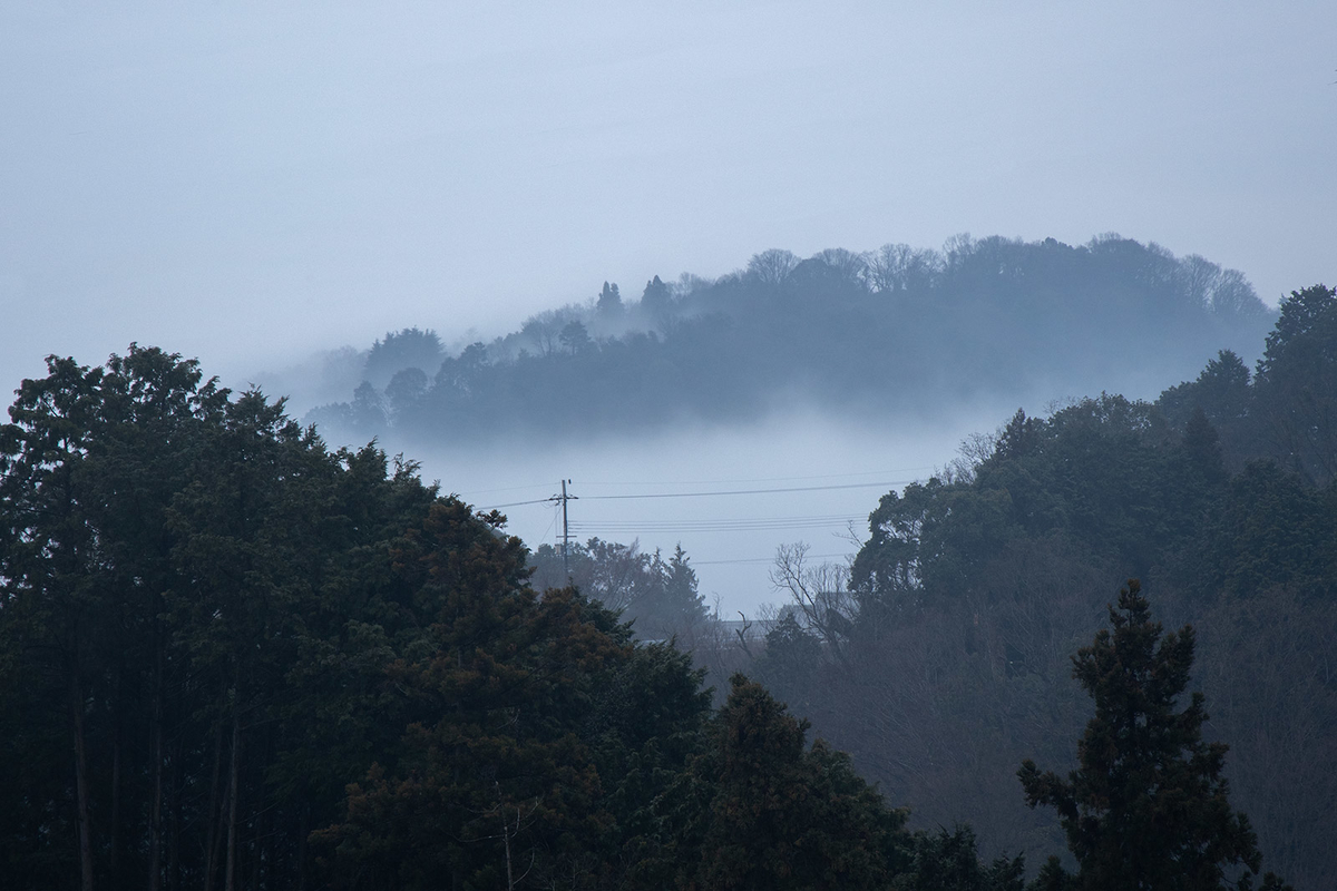 霧がかかる大阪信貴山