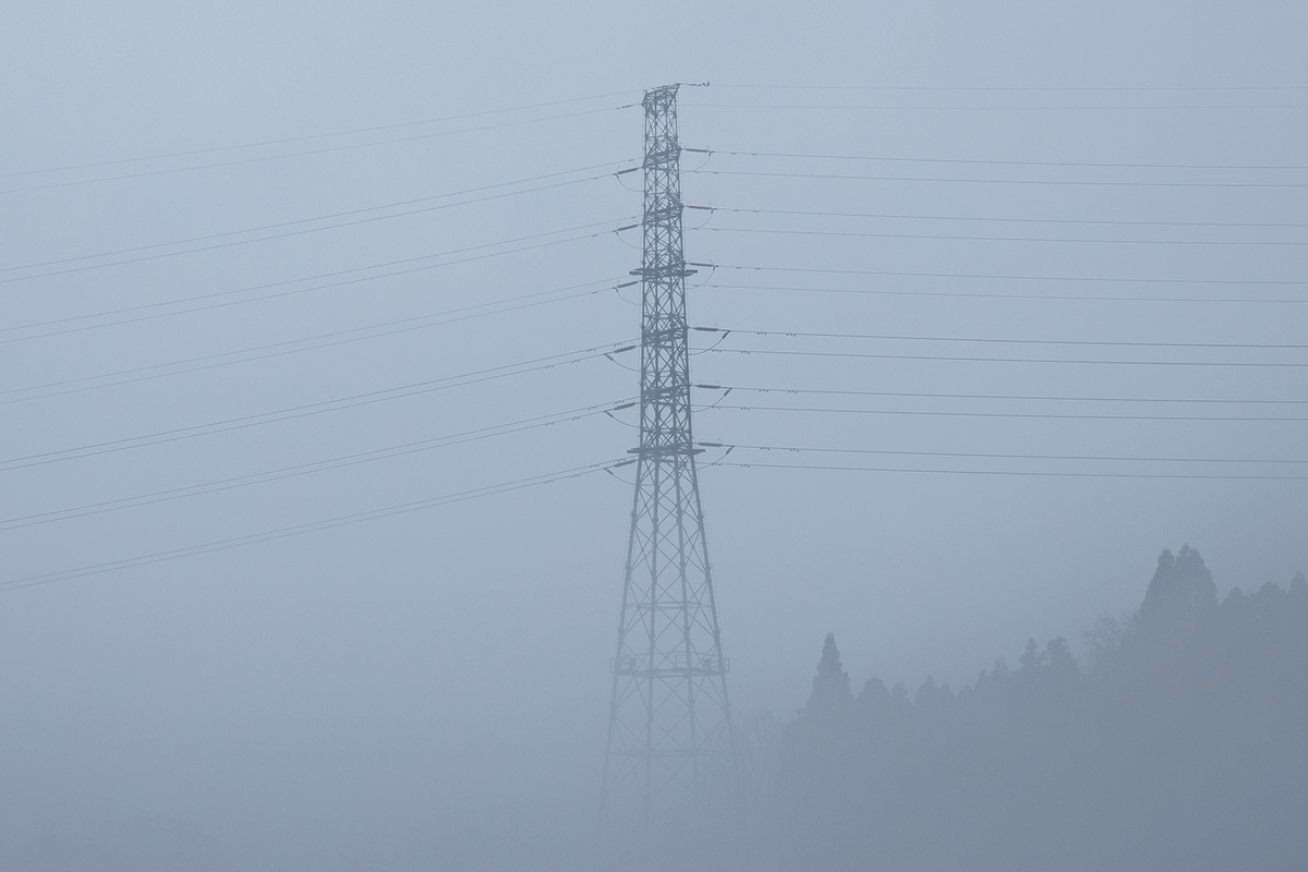 霧がかかる大阪信貴山