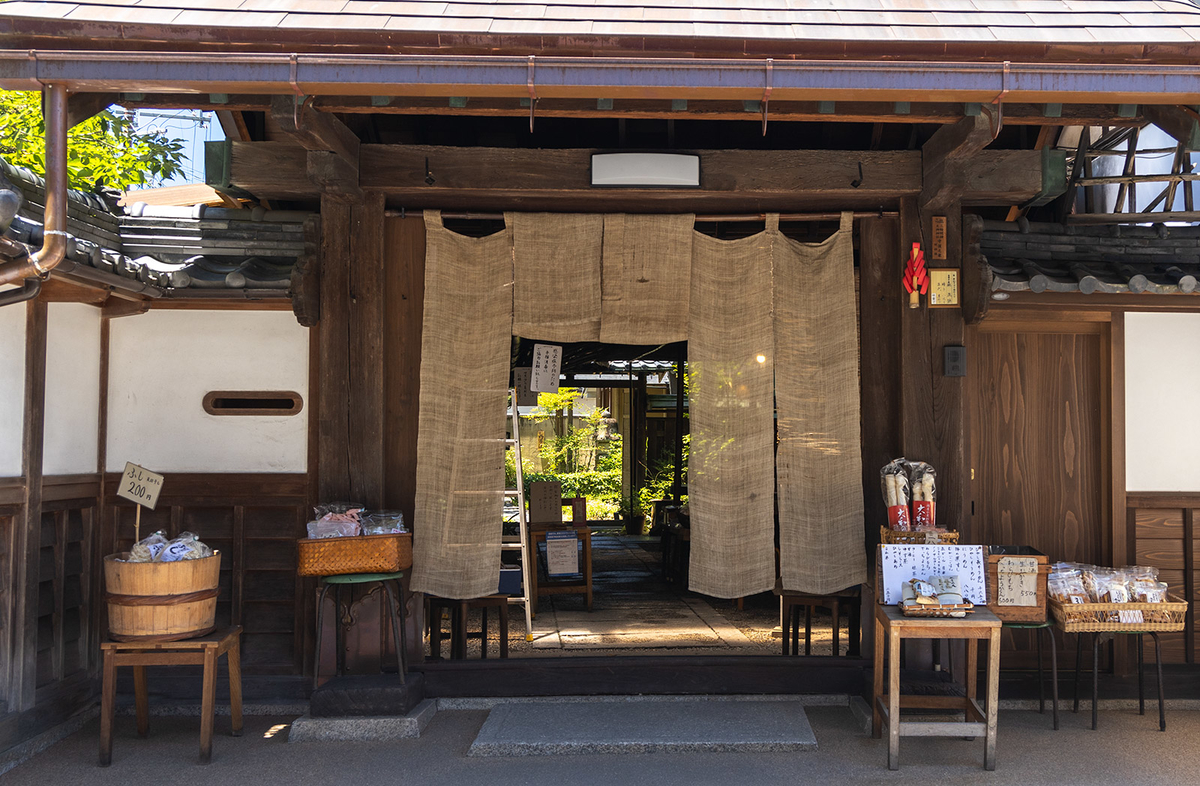 奈良県、藤原京跡にて約3,000平方メートルのハスゾーンが見頃。