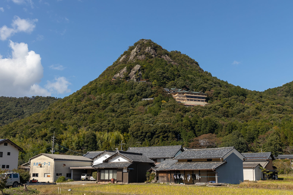 滋賀県の絶景スポット。天空のパワースポット「太郎坊宮」