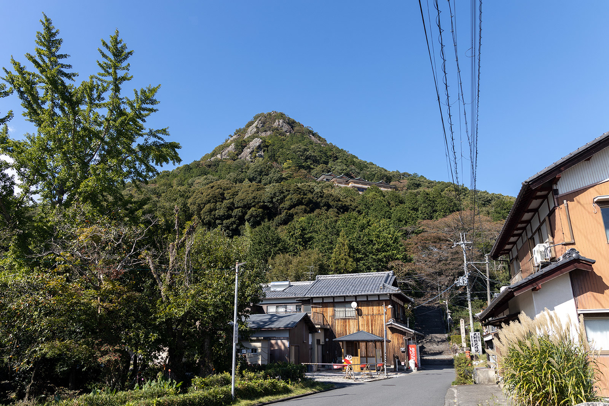 滋賀県の絶景スポット。天空のパワースポット「太郎坊宮」