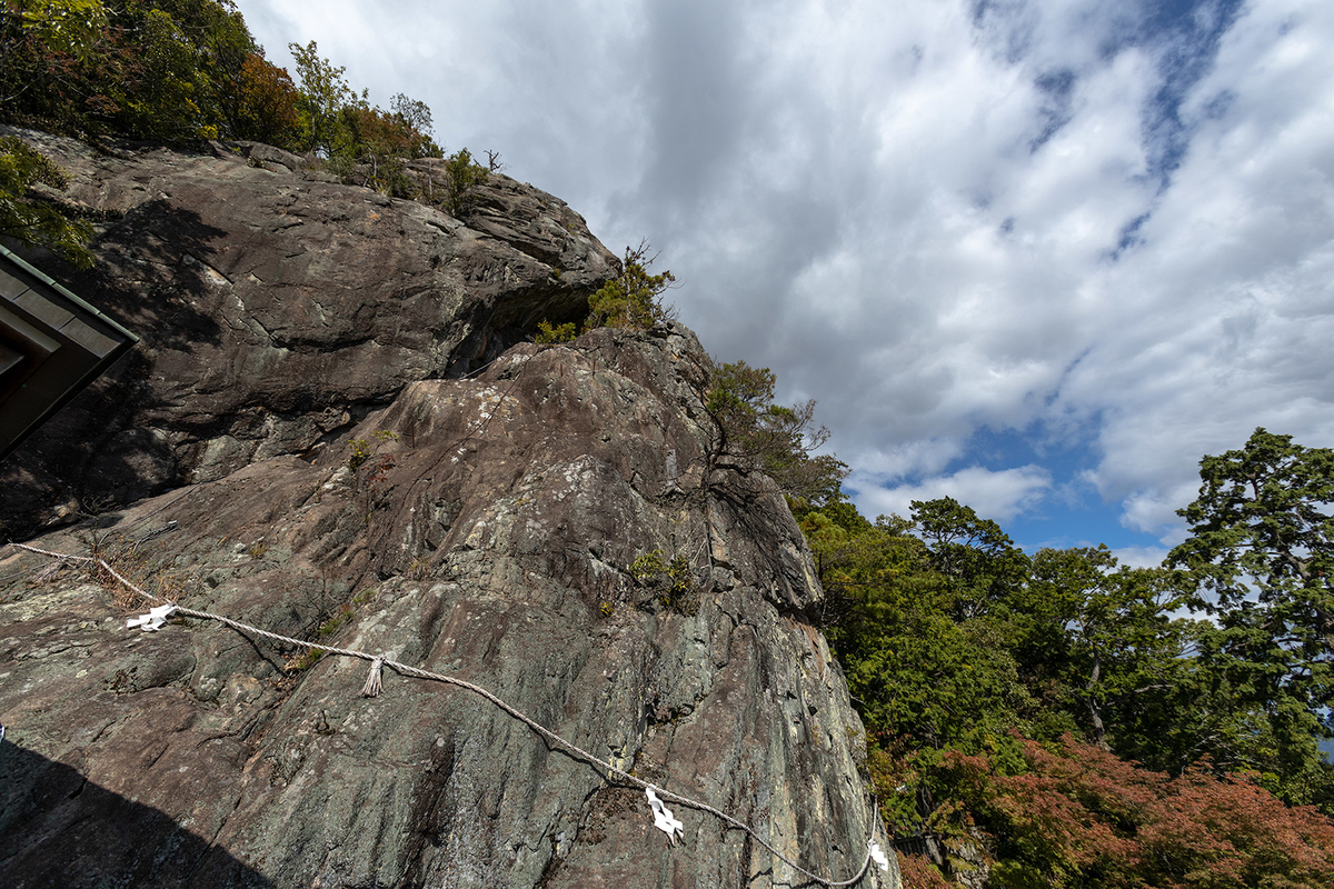 滋賀県の絶景スポット。天空のパワースポット「太郎坊宮」