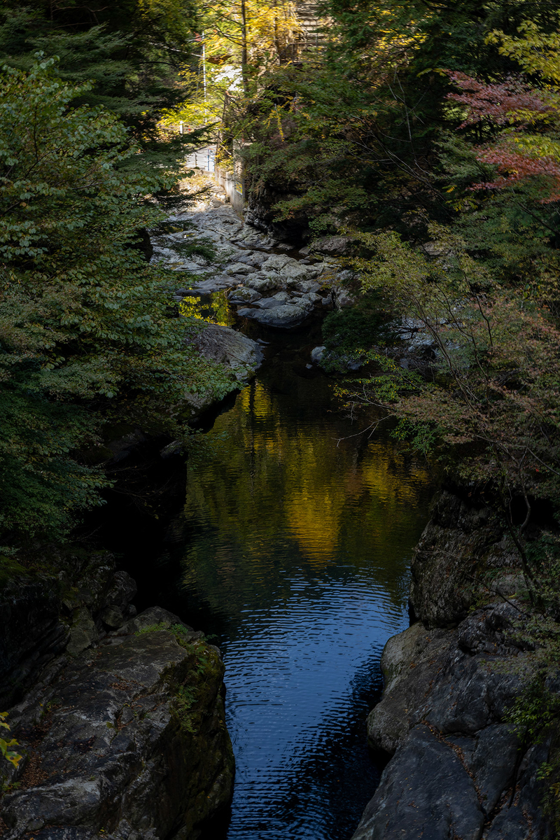 奈良県の紅葉スポット、秘境みたらい渓谷