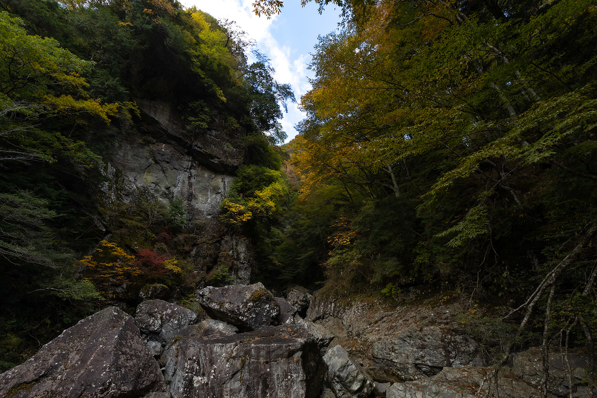 奈良県の紅葉スポット、秘境みたらい渓谷