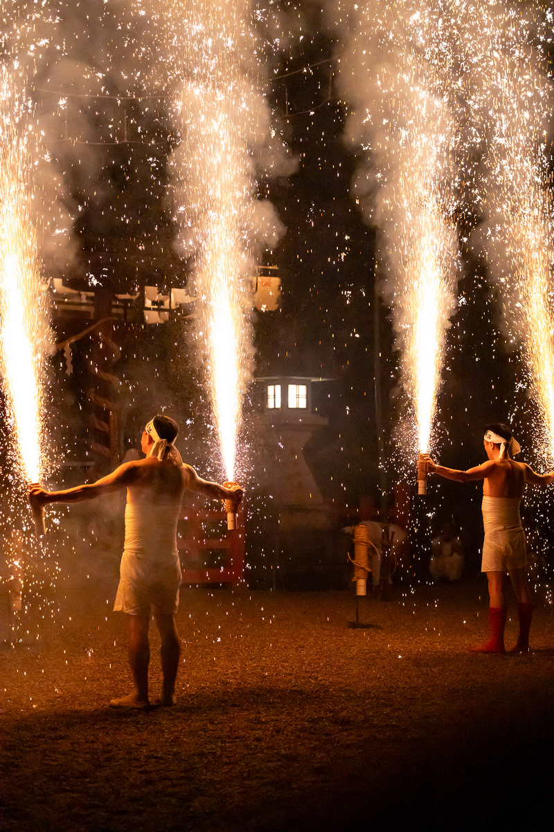 奈良県の御祭り。龍田大社の花火の奉納、風鎮大祭