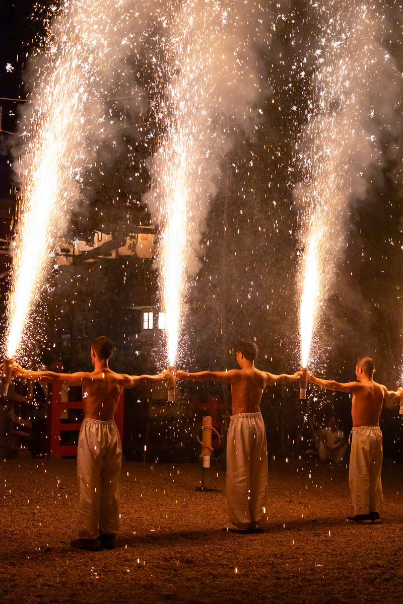 奈良県の御祭り。龍田大社の花火の奉納、風鎮大祭