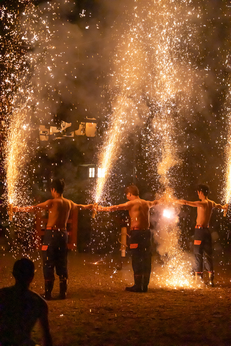 奈良県の御祭り。龍田大社の花火の奉納、風鎮大祭