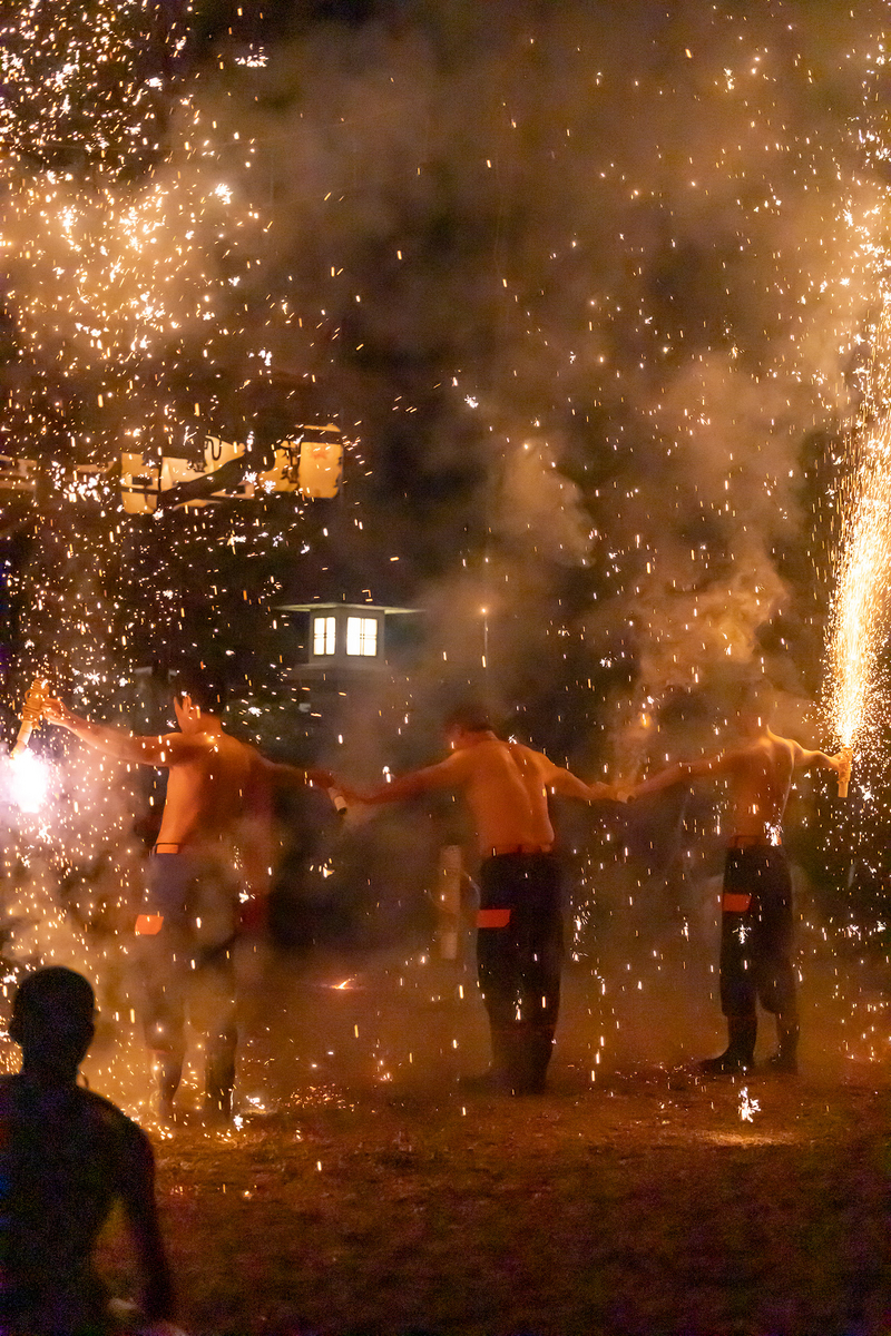 奈良県の御祭り。龍田大社の花火の奉納、風鎮大祭