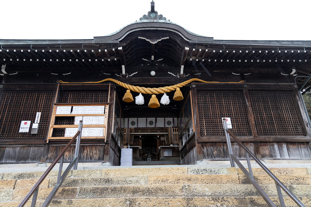 生石神社　石の宝殿